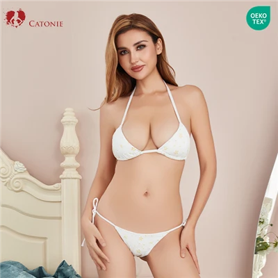 Złote dwuczęściowe bikini